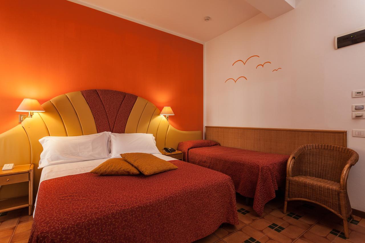 Hotel Resort Marinella Gabicce Mare Exteriör bild