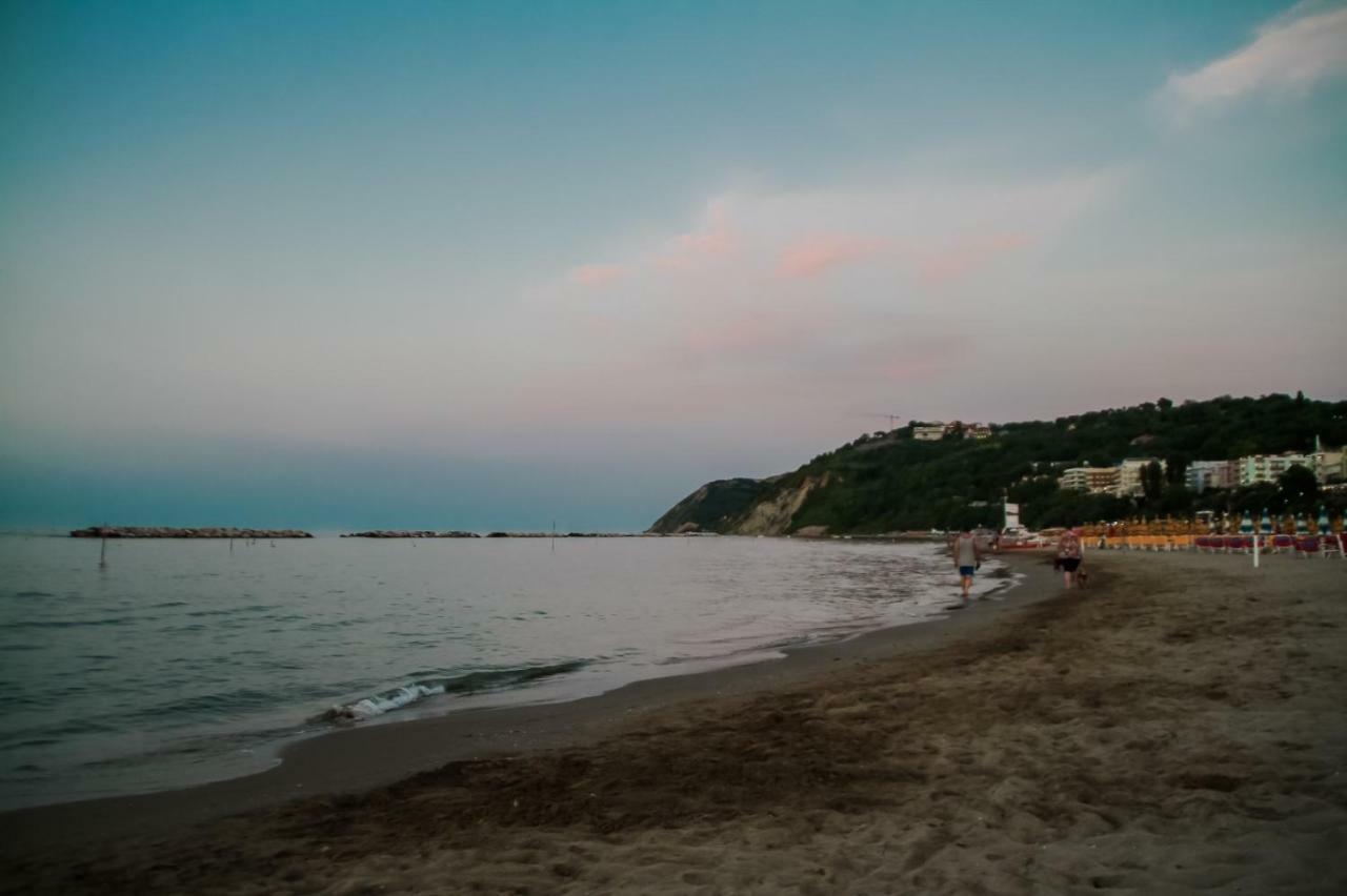 Hotel Resort Marinella Gabicce Mare Exteriör bild
